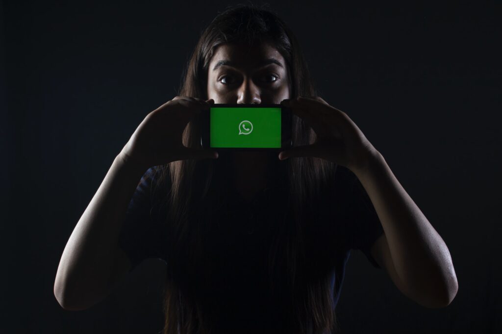 Ilustrasi WhatsApp Grup tambah kapasitas anggota hingga 512 orang. (Sumber: Unsplash)