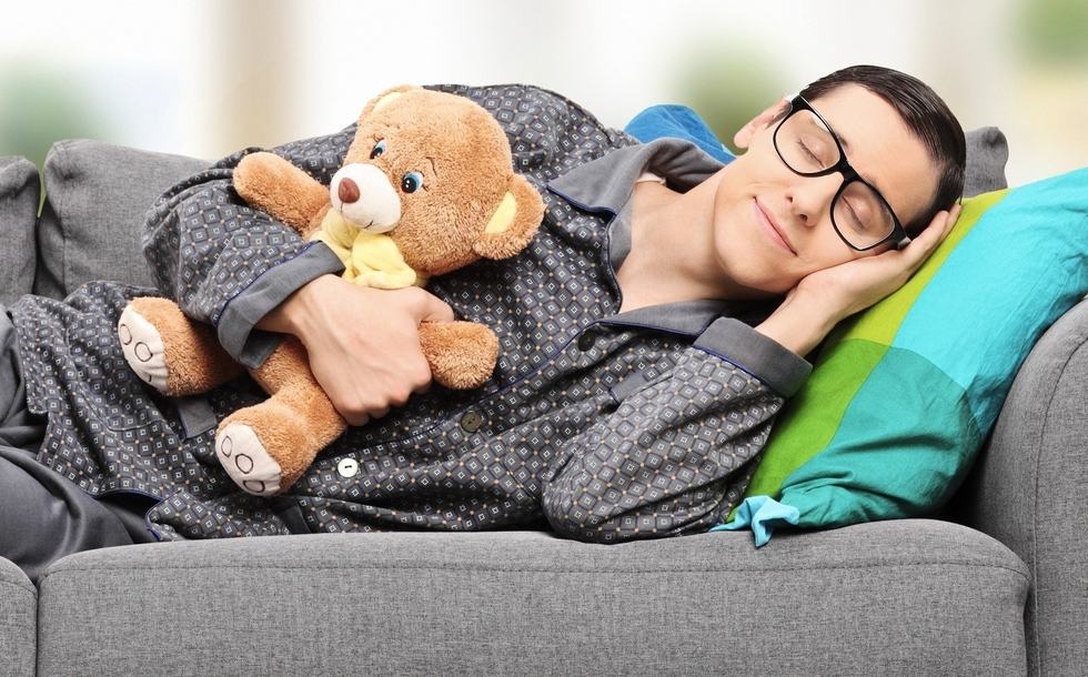 Ilustrasi seorang pria yang mengalami sindrom Peter Pan. (Sumber: Alinea.id)