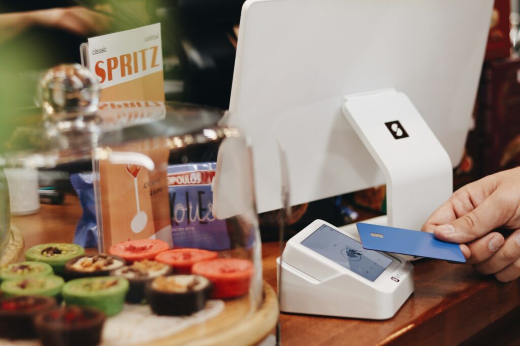 kehadiran cashless society